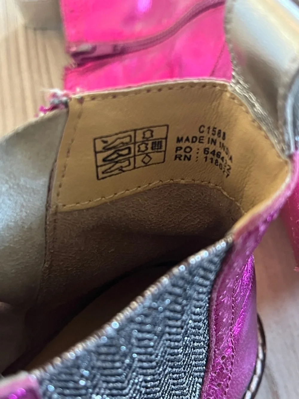 Mini Boden leather chealsea Metallic Pink Ankle Boots size 11.5 or EU 29